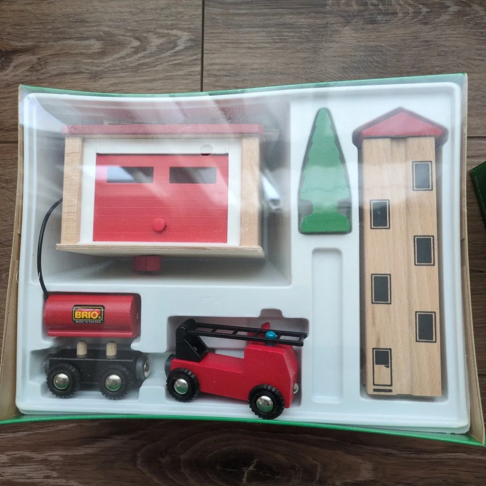 Vtg 90's SEALED BRIO Fire Station Set 33579 Red Wood Railway Sweden NIB